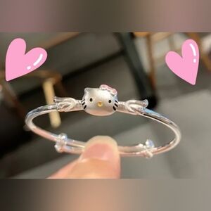 Hello Kitty, adjustable bracelet Super Cute!